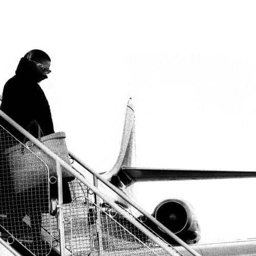 Carmen Amaya bajando del avión